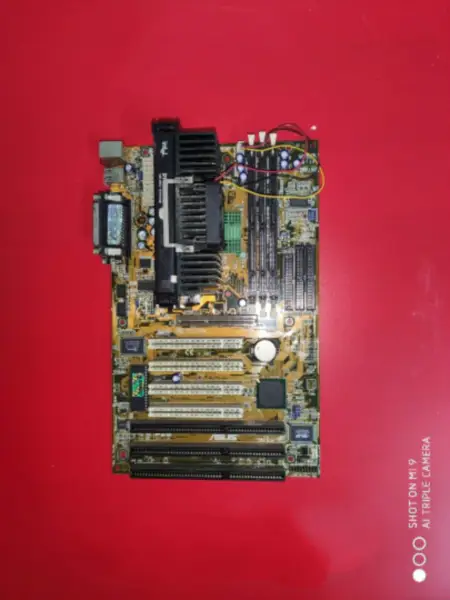 Asus P2B Hauptplatine