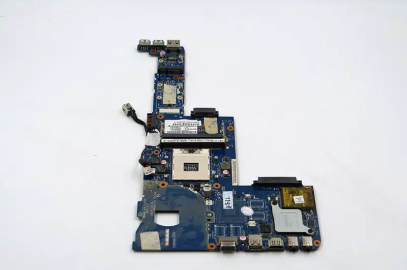 Toshiba P745 K000125740 LA-7101P Hauptplatine
