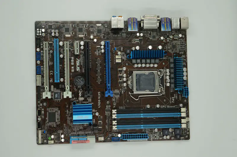Asus P8B WS Hauptplatine
