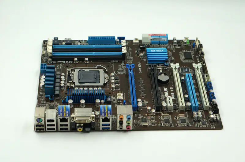 Asus P8B WS Hauptplatine