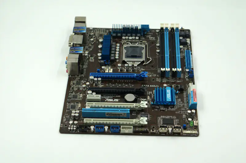 Asus P8B WS Hauptplatine