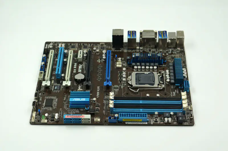 Asus P8B WS Hauptplatine