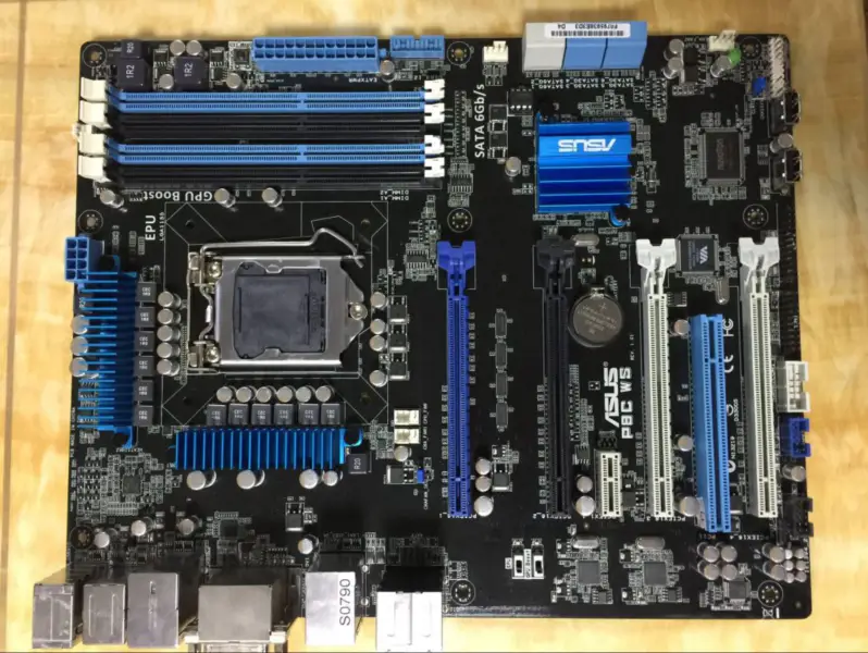 Asus P8C WS Hauptplatine