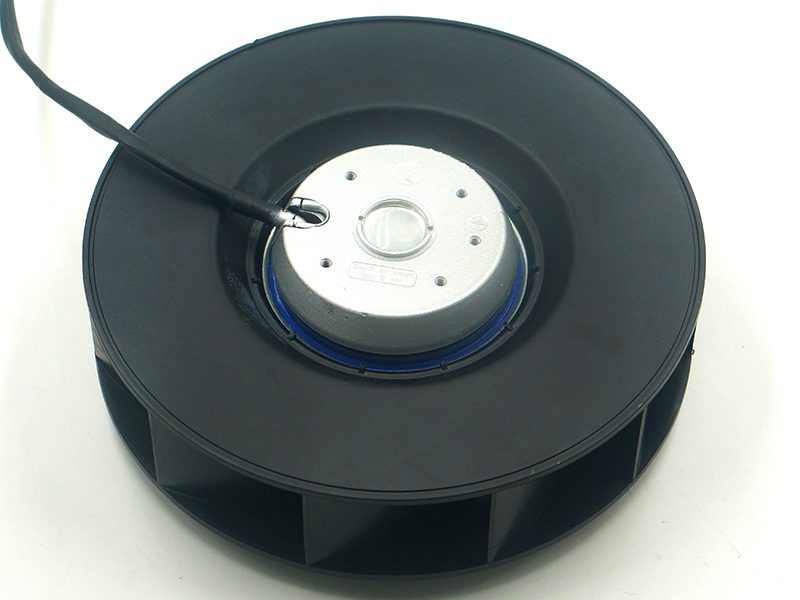 Ebmpapast R2E220-RA38-19 Lüfter
