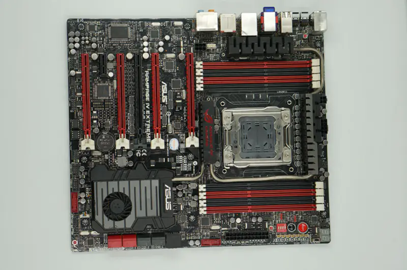ASUS RAMPAGE IV EXTREME Hauptplatine