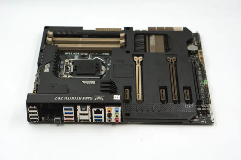 Asus SABERTOOTH Z87 Mainboard LGA1150 DDR3 64GB