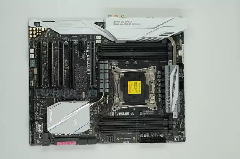 Asus X99-DELUXE II Desktop-Motherboard X99 Sockel LGA 2011-V3 i7 X DDR4 128G ATX UEFI BIOS