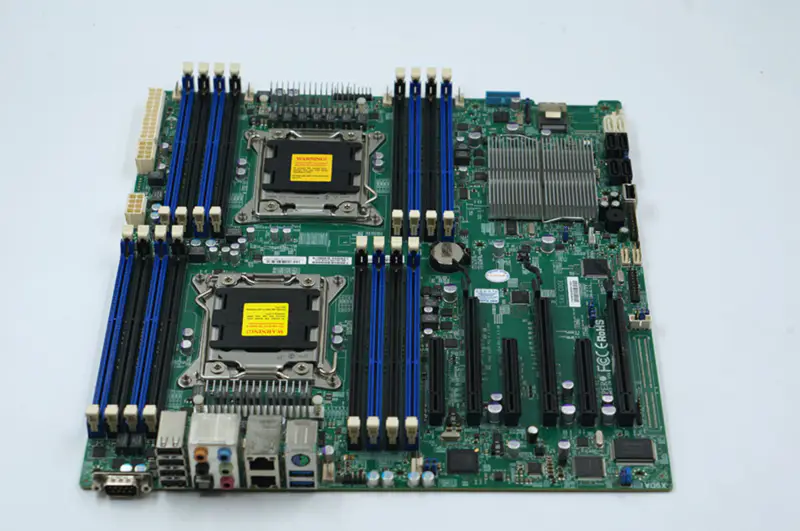 Supermicro X9DAI Hauptplatine