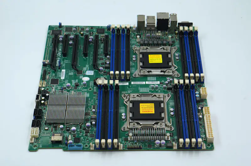 Supermicro X9DAI Hauptplatine