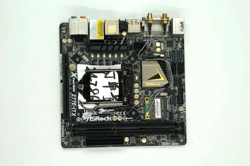 Asrock Z77E-ITX Hauptplatine Z77 LGA1155 Mini-ITX