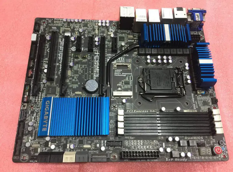 Gigabyte GA-Z77X-UD5H Mainboard LGA 1155 DDR3