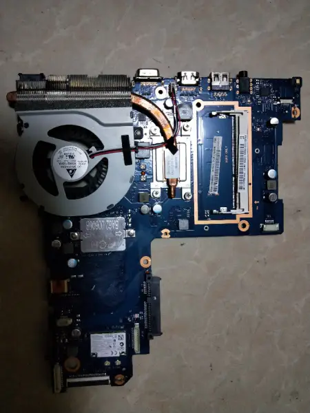 Samsung NP270E5G Hauptplatine